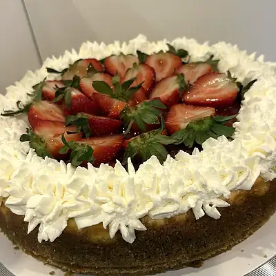 Classic Strawberry Cheesecake (10 inch)